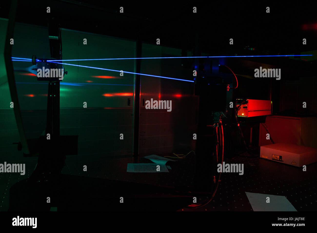 Laser in einem Quantum Optik-Labor Stockfoto