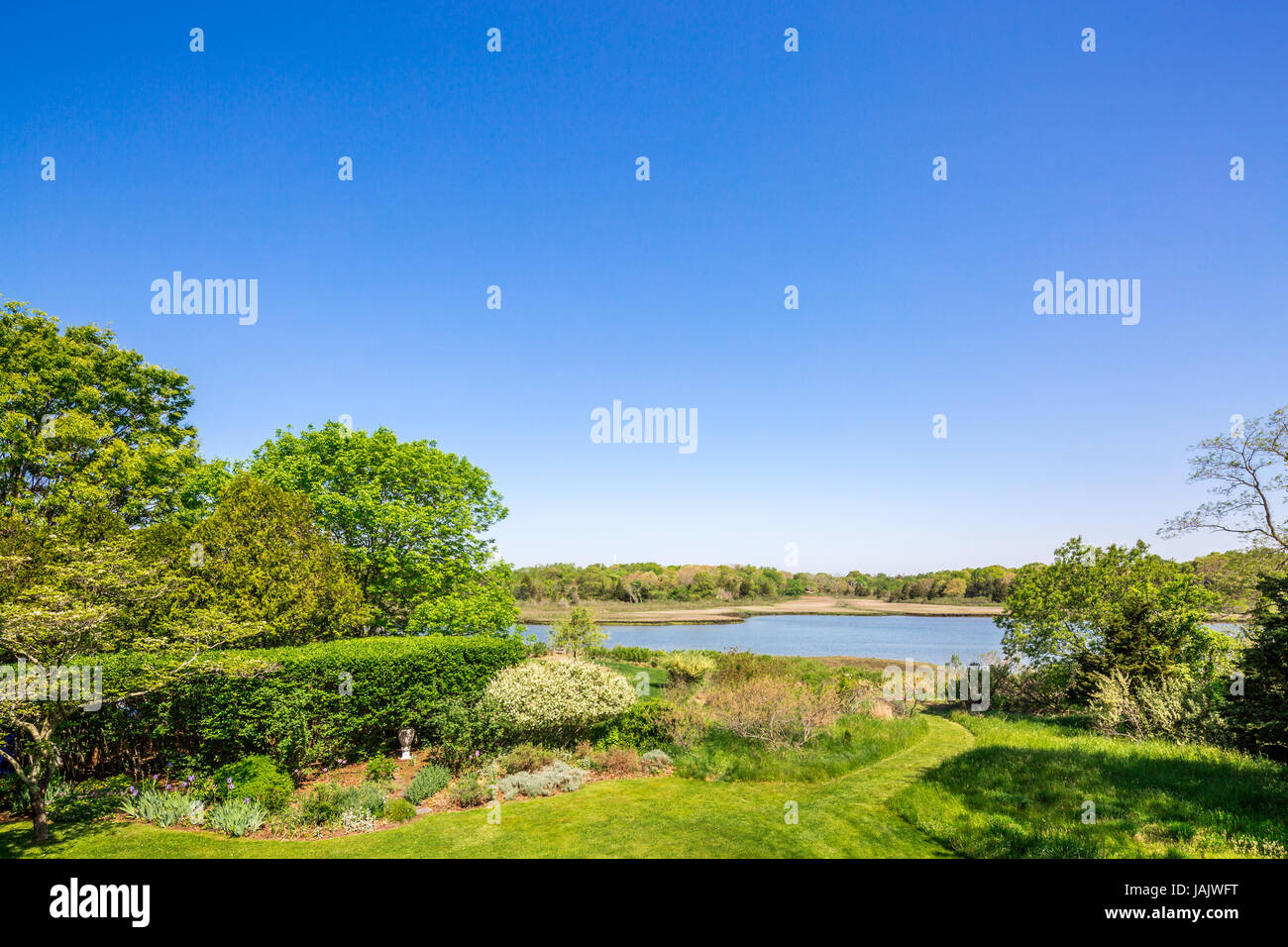 Blick auf einen ruhigen Körper Wasser Anschluss an Long-Island-Sund Stockfoto