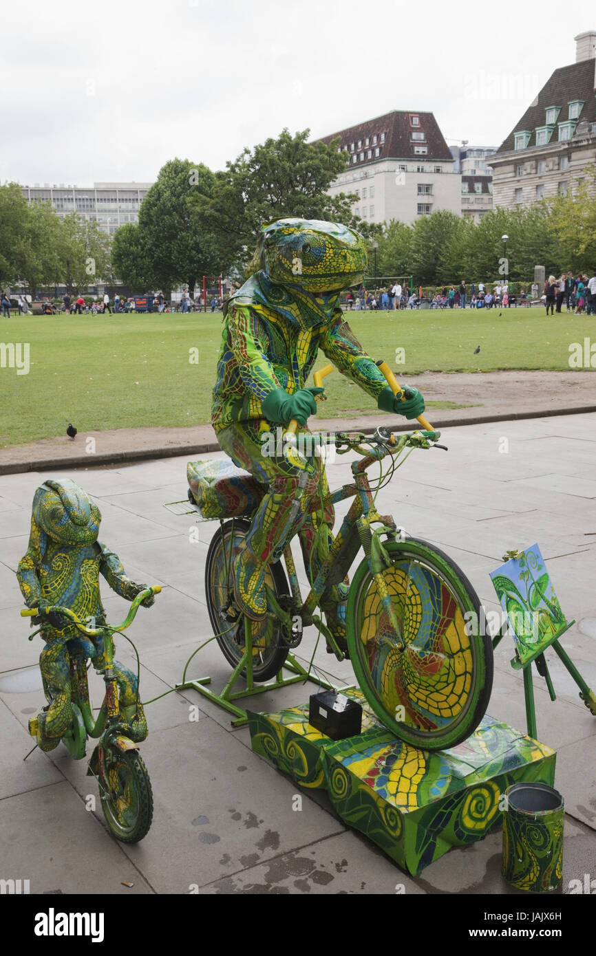 England, London, Southbank, Straßenkünstler, menschliche Statue, Stockfoto