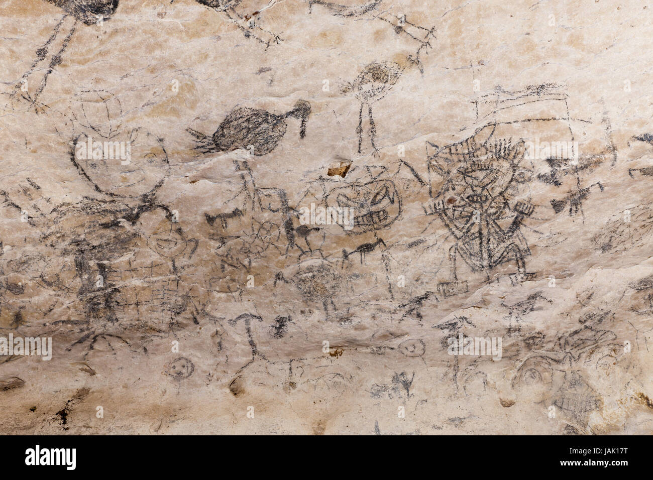 Präkolumbianischen Felsenmalerei in Kalkstein Höhle La Linea, Nationalpark Batch Haitises, der Dominikanischen Republik, Stockfoto