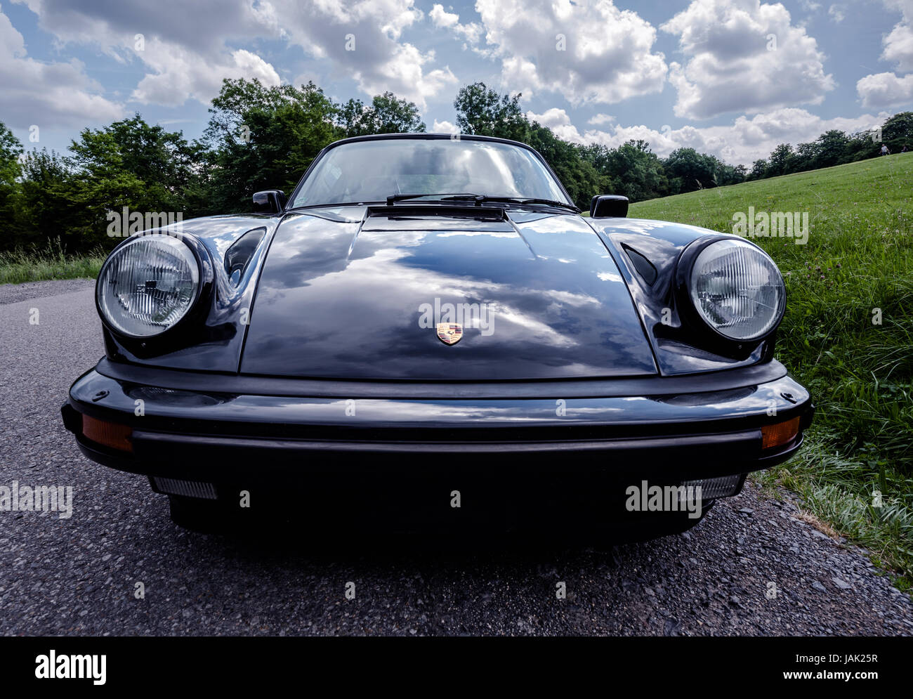 Ein Porsche 911 3,2 Carrera von 1983 Schloss Solitude, Stuttgart-Deutschland fotografiert Stockfoto