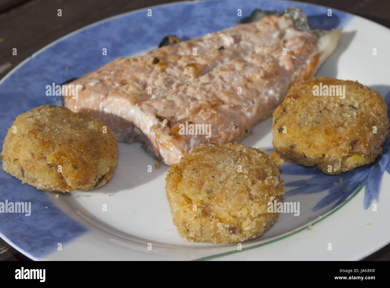Gebratener Lachs Frikadellen ein leckeres italienisches Rezept ...