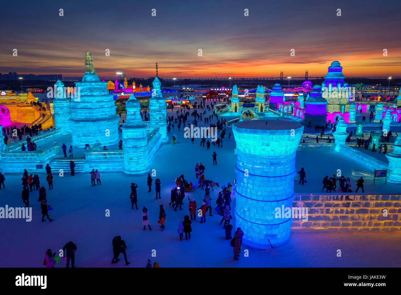 Harbin, China - 9. Februar 2017: Schöne und bunte Harbin internationale Eis- und Schneeskulpturen-Festival veranstaltet jährlich im Winter. Stockfoto