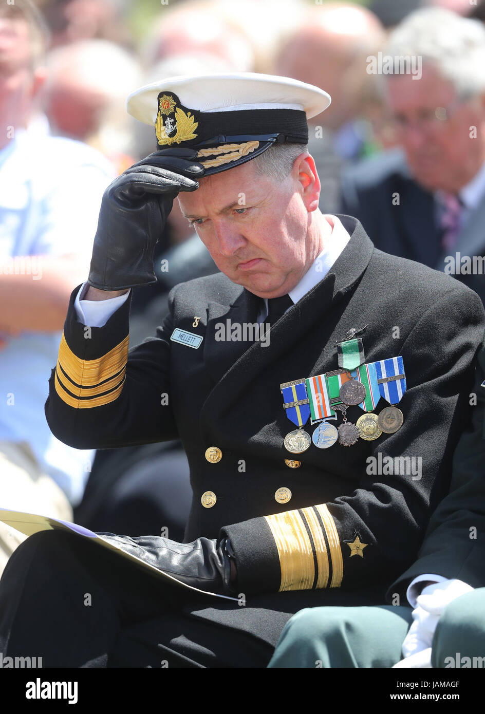 Vizeadmiral und aktuelle Stabschef der Defence Forces von Irland Mark Mellett während einer Zeremonie in der Insel von Irland Peace Park in Messines, Belgien Schlacht von Messines Ridge zu gedenken. Stockfoto