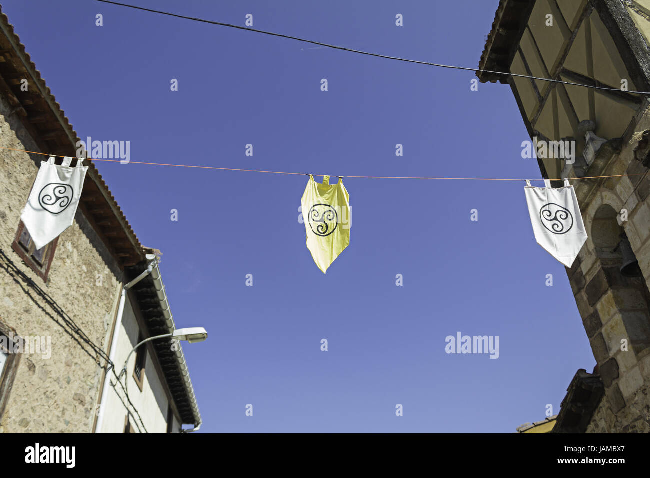 Keltische Symbole auf Flaggen in Erholung, Feier und Veranstaltung Stockfoto