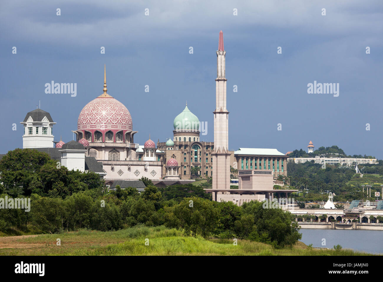 Malaysia, Putrajaya, Putra Moschee und Bürogebäude des Ministerpräsidenten, Stockfoto