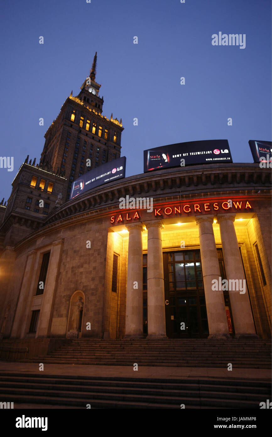 Polen, Warschau, Zentrum, Turm, Kulturpalast, Kongresszentrum, außerhalb, am Abend, Stockfoto
