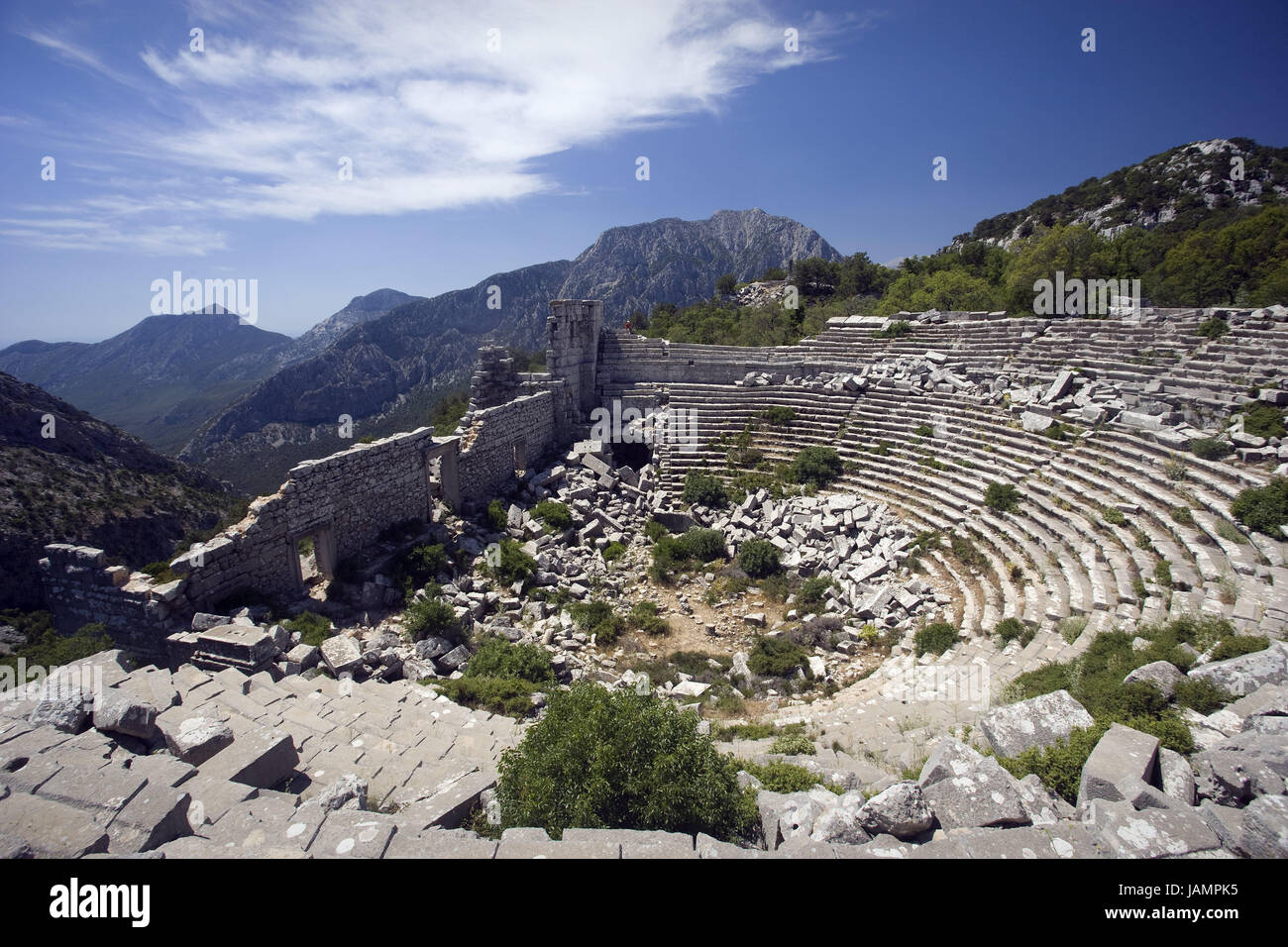 Türkei, Termessos, Ruine Standort, Amphitheater, Berge, Ziel, Ort von Interesse, Antiquität, historisch, Ruinen, Theater, Theater Ruine, Stand des Betrachters Taxiständen vor, sonnig, verlassenen, Tourismus, Stockfoto