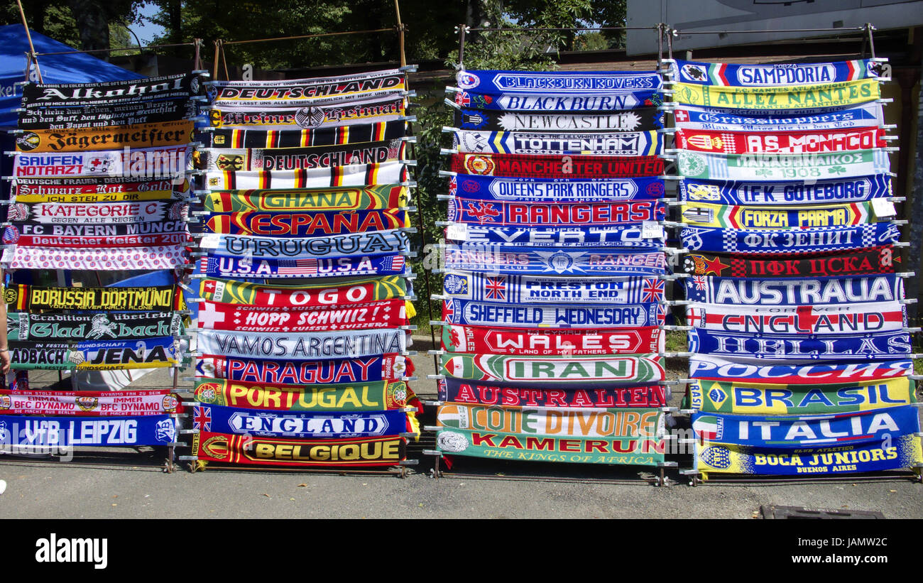 Fußball fanartikel germany -Fotos und -Bildmaterial in hoher Auflösung –  Alamy