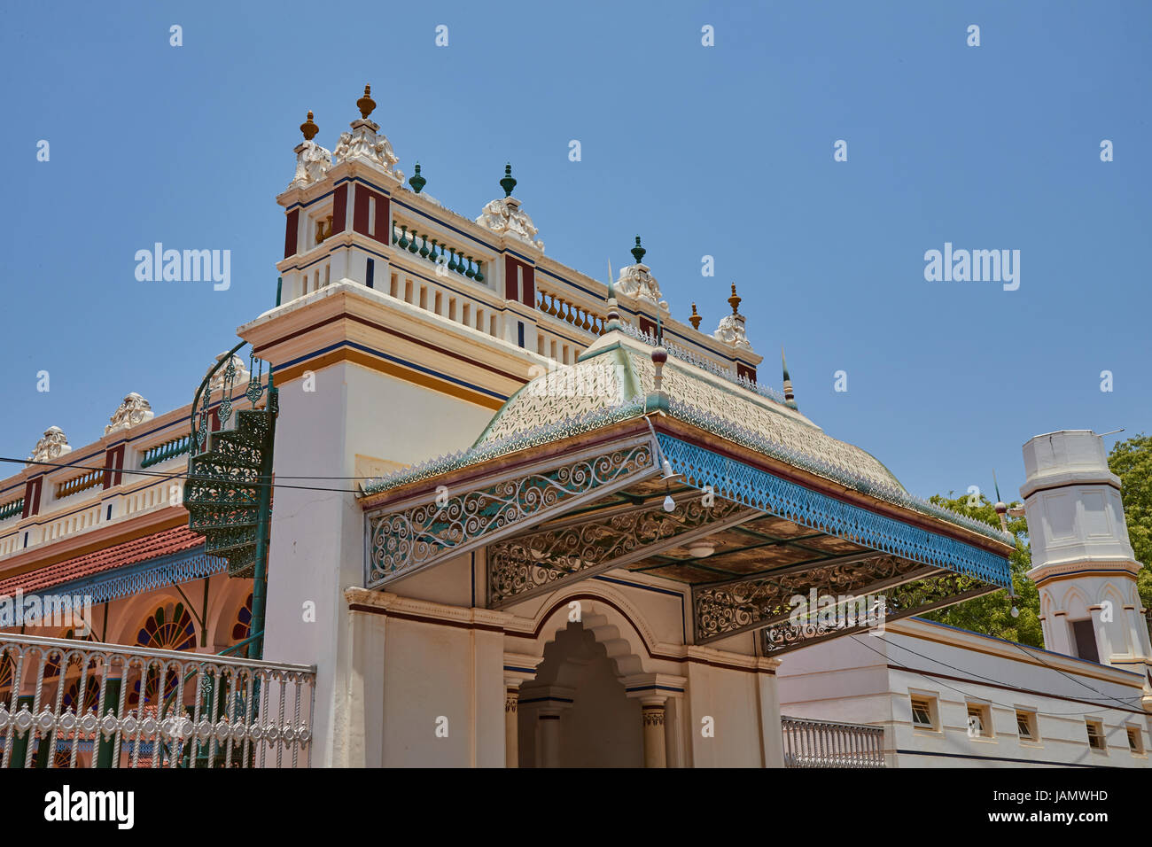 Fassade des Palazzo Chettinad auch Raja Palast genannt, Dorf von Karaikudi auch genannt Kanadukathan, Zustand von Tamil Nadu, Indien Stockfoto