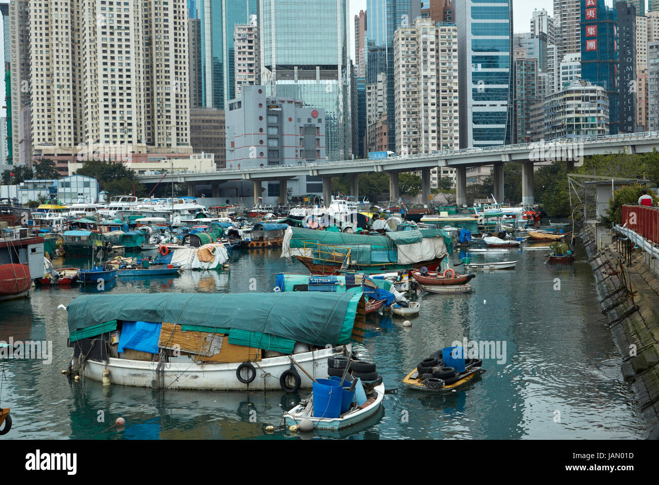 Boote im Yachthafen in Causeway Bay Typhoon Shelter, Causeway Bay, Hong Kong, China Stockfoto