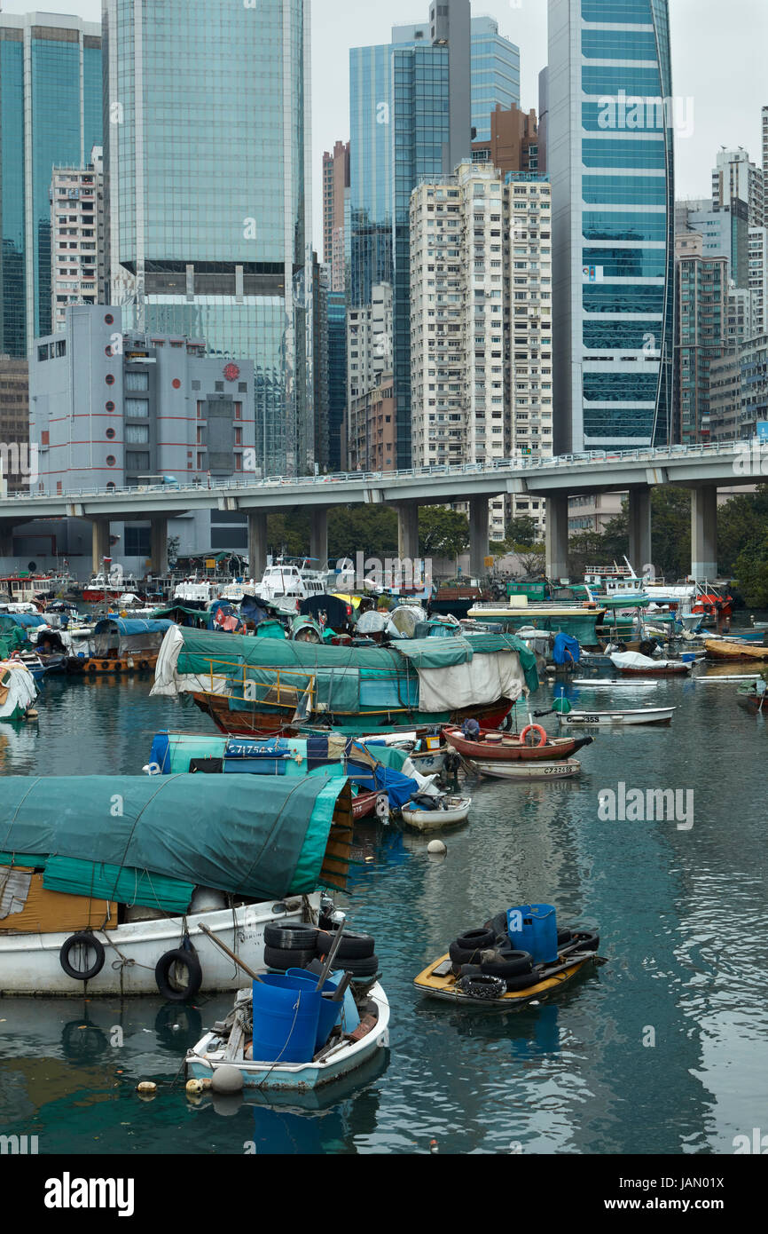 Boote im Yachthafen in Causeway Bay Typhoon Shelter, Causeway Bay, Hong Kong, China Stockfoto