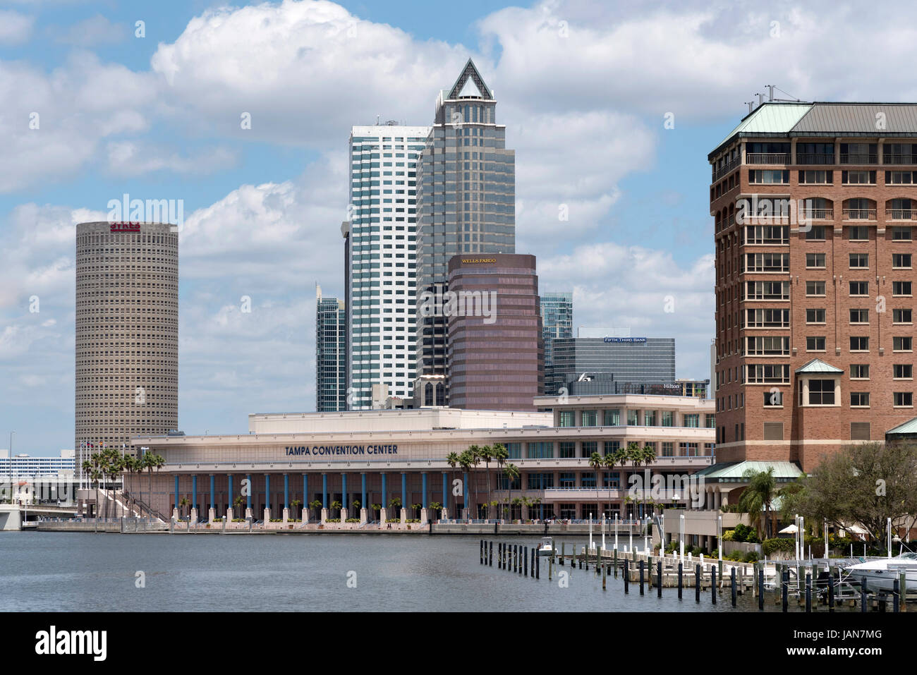 Das Tampa Convention Center Gebäude am Wasser in der Innenstadt von Tampa, Florida, USA. April 2017 Stockfoto