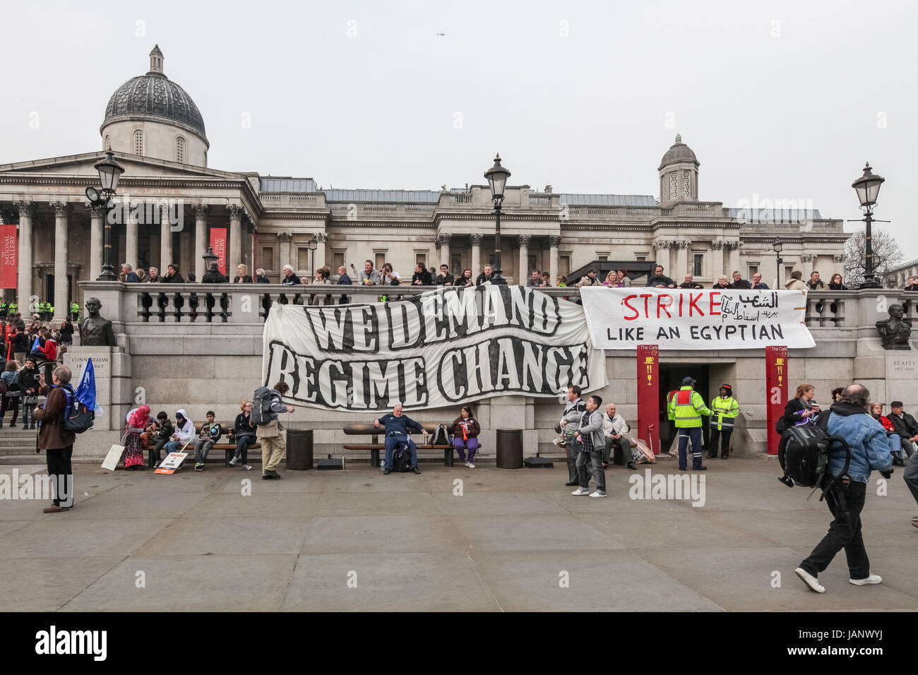 Anti-Cuts Protest über 250.000 Demonstranten März in London Kürzung der öffentlichen Ausgaben der Koalition zu widersetzen sieht. Stockfoto