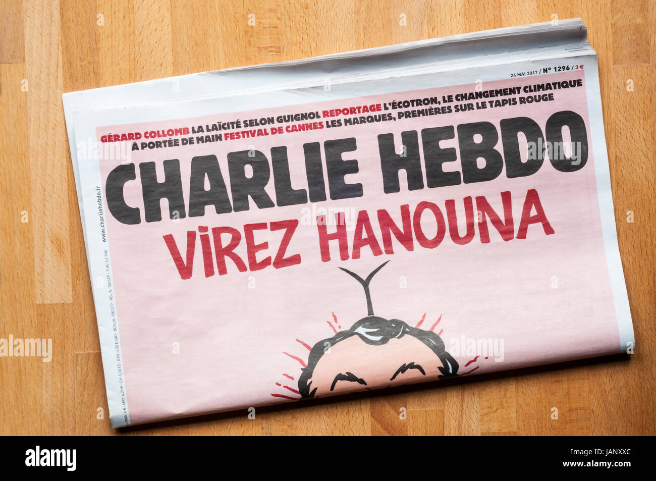 Eine Kopie des Charlie Hebdo, die französische satirische Zeitung. Stockfoto
