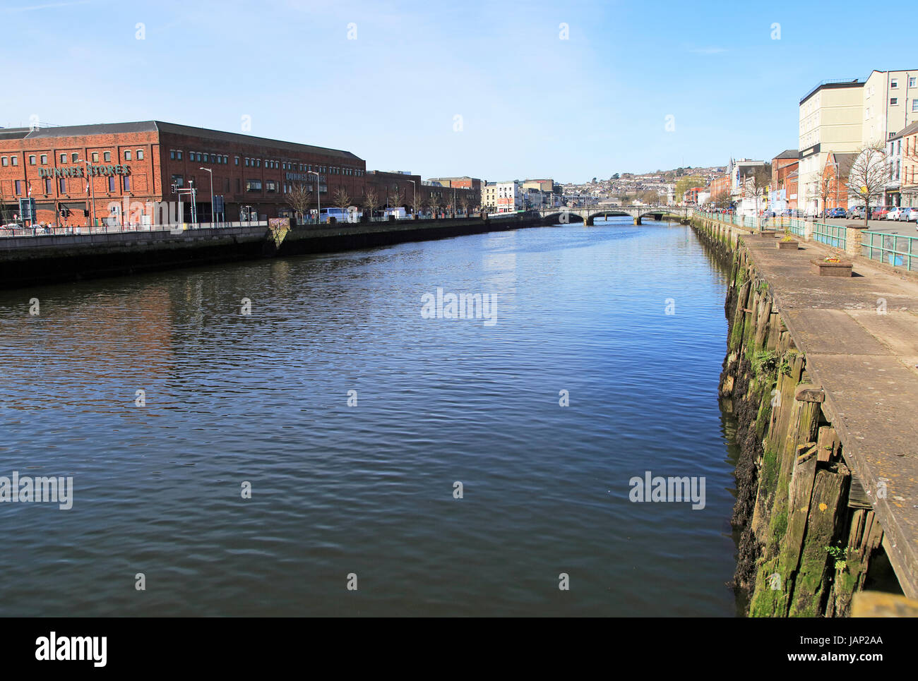 Gebäude am Fluss Lee, Dunnes Stores, shopping Center, Stadt Cork, County Cork, Irland, Republik Irland Stockfoto