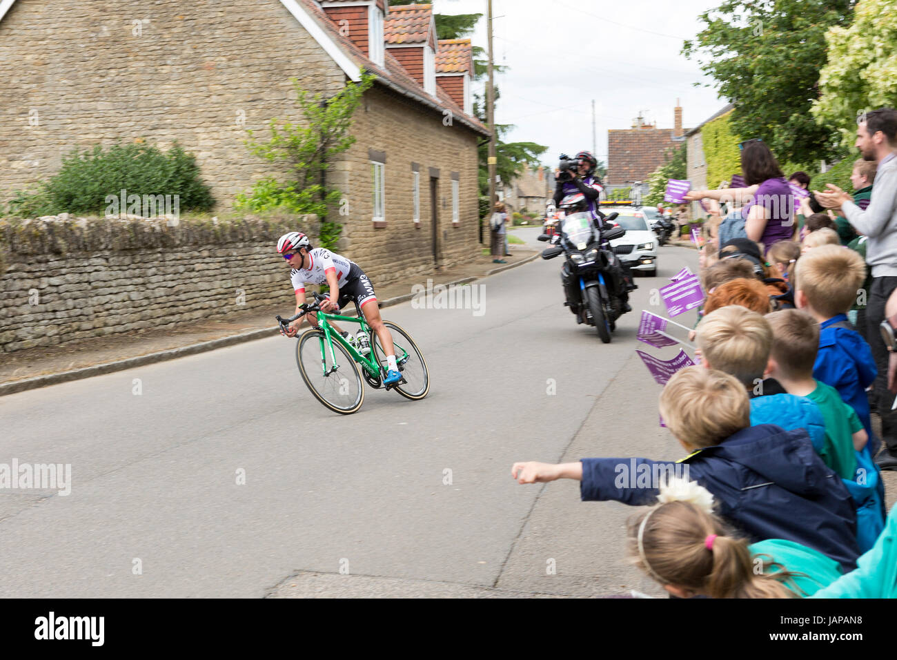 OVO Energie Frauen Tour Etappe 1 - Daventry zu Kettering Stockfoto