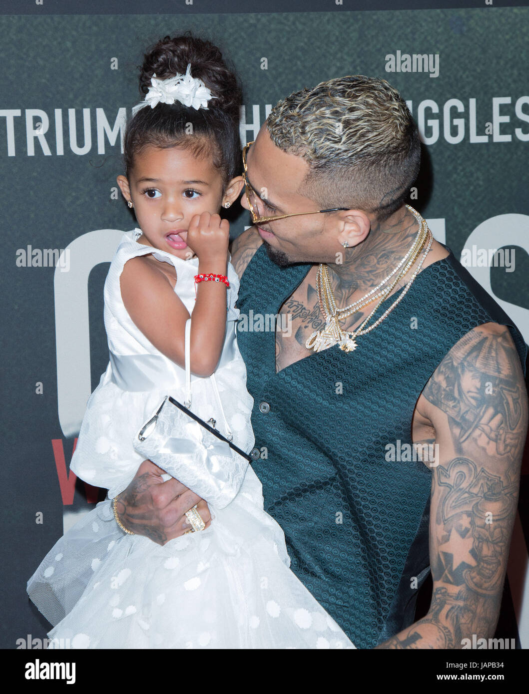 Los Angeles Usa 6 Juni 2017 Chris Brown Und Seine Tochter Royalty Besuchen Die Premiere Von Nieten Entertainments Chris Brown Welcome To My Life Im Regal La Live A Barco Innovation Center