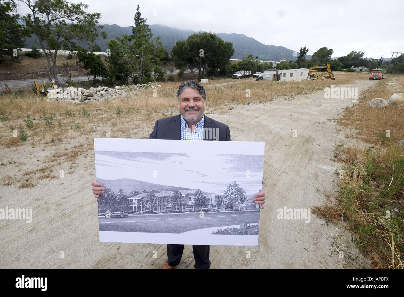 Los Angeles, Kalifornien, USA. 10. Mai 2017. Mark Gangi, Architekt und Leiter Design Gangi Entwicklung am Standort seiner neuen Entwicklung, Pennsylvania Gericht in Glendale. Bildnachweis: Ringo Chiu/ZUMA Draht/Alamy Live-Nachrichten Stockfoto