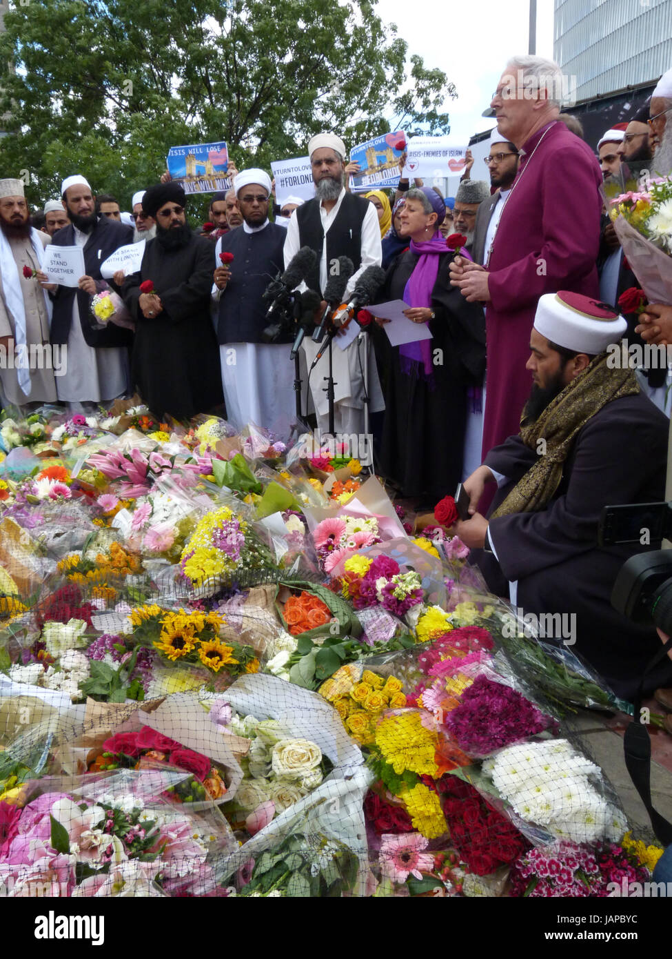 London, UK. 7. Juni 2017. Mehrere Dutzend muslimische Führern aus in ganz Großbritannien kamen in London, Großbritannien, 7. Juni 2017, die London Bridge Terror Angriff Opfer zu Ehren. Bildnachweis: Petr Kupec/CTK Foto/Alamy Live-Nachrichten Stockfoto