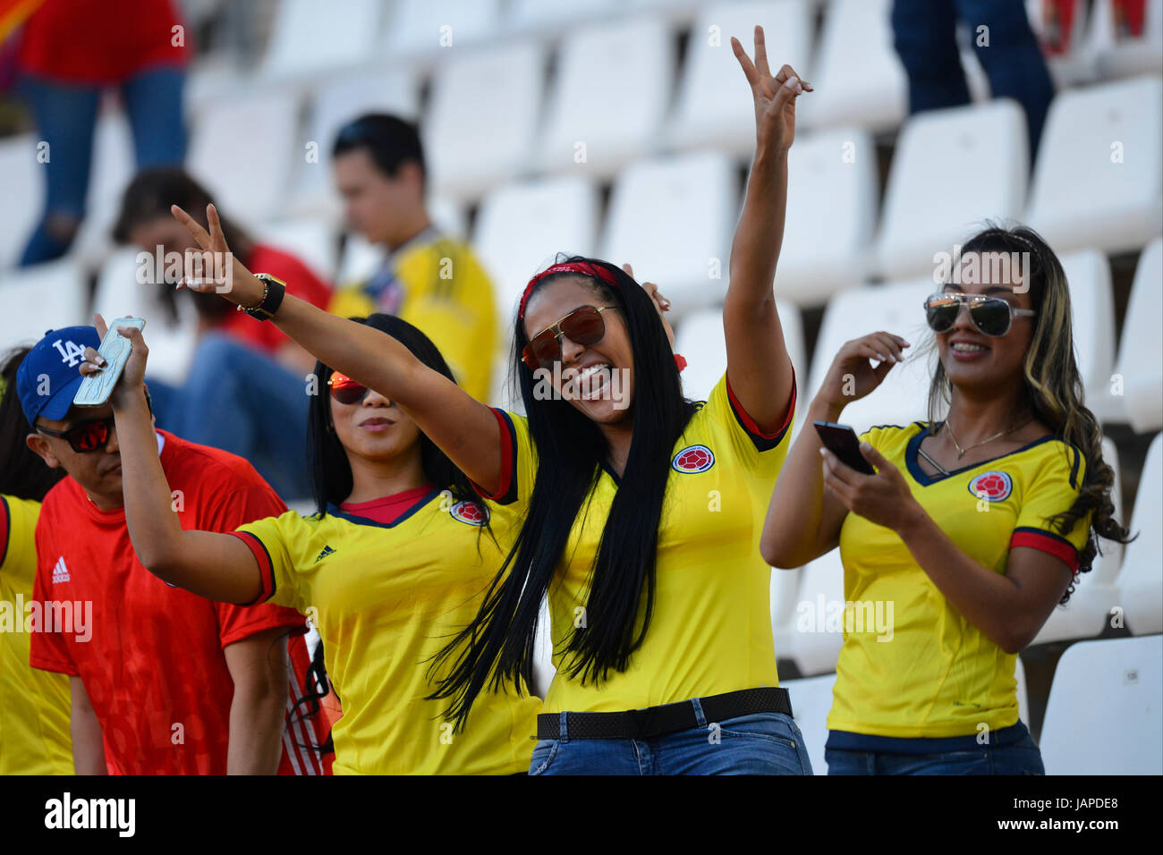 Murcia, Spanien. 7. Juni 2017. Murcia, Spanien. 7. Juni 2017. Unterstützer von Kolumbien vor einem Freundschaftsspiel zwischen Nationalmannschaft von Spanien vs. Kolumbien in Nueva Condomina Stadion, Murcia, Spain.Wednesday, 7. Juni 2017. Bildnachweis: Gtres Información Más lokalen on-line S.L./Alamy Live News Bildnachweis: Gtres Información Más lokalen auf line,S.L./Alamy Live News Stockfoto