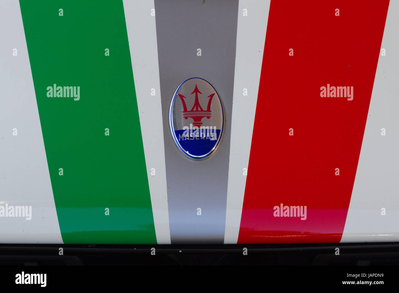 Turin, Italien, 7. Juni 2017. Detail von Maserati Haube Logo. Dritte Ausgabe des Parco Valentino Auto show hosts Autos vieler Automobilhersteller und Konstrukteure in Valentino Park in Turin, Italien. Stockfoto