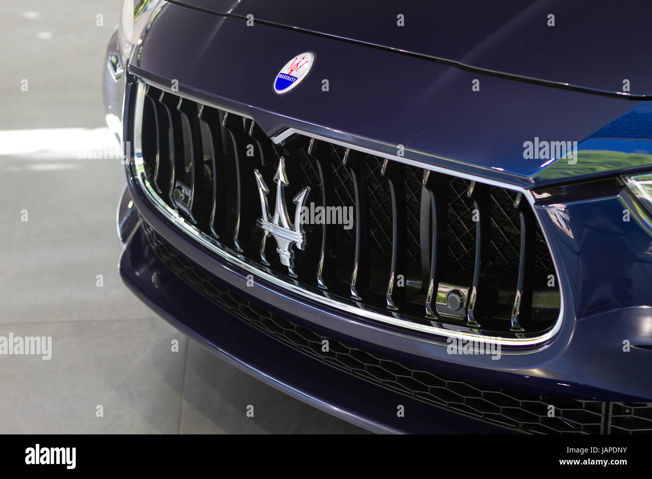 Turin, Italien, 7. Juni 2017. Vorderansicht von Maserati Ghibli. Die dritte Ausgabe der Autosalon Parco Valentino präsentiert Autos vieler Automobilhersteller und Autodesigner in Turin, Italien. Stockfoto