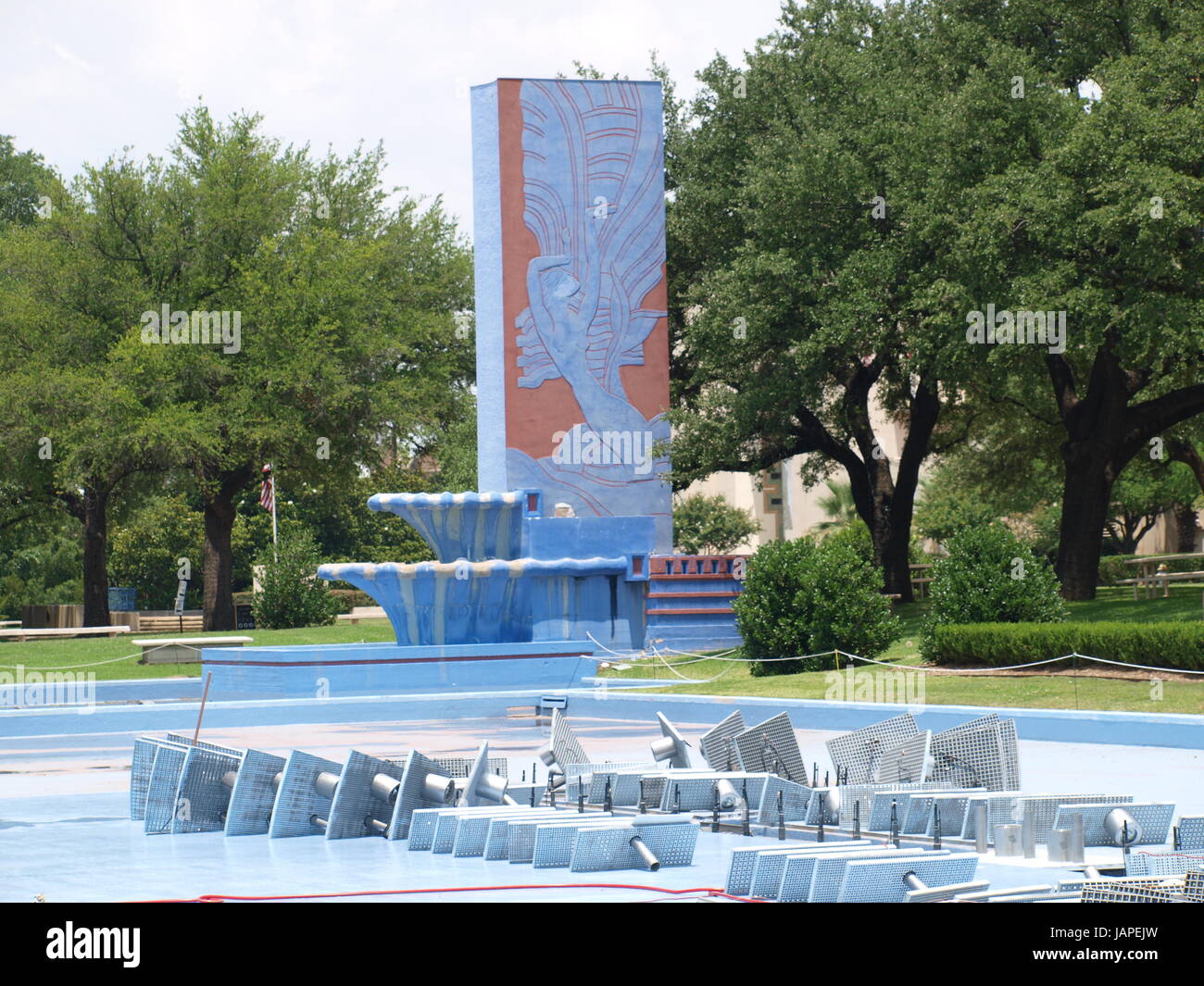 Dallas, USA, 7. Juni 2017: der Espanansa Brunnen vor das Hall of State Fair Park, wird eine von Kopf bis Fuß Wartung Überholung unterzogen. Dieses Wochenende ist die jährliche Geschmack von Dallas Food Fair und das Licht und Wasser Musikshow liegt in der Luft. Credit: Dallaspaparazzo / AlamyLive News Stockfoto