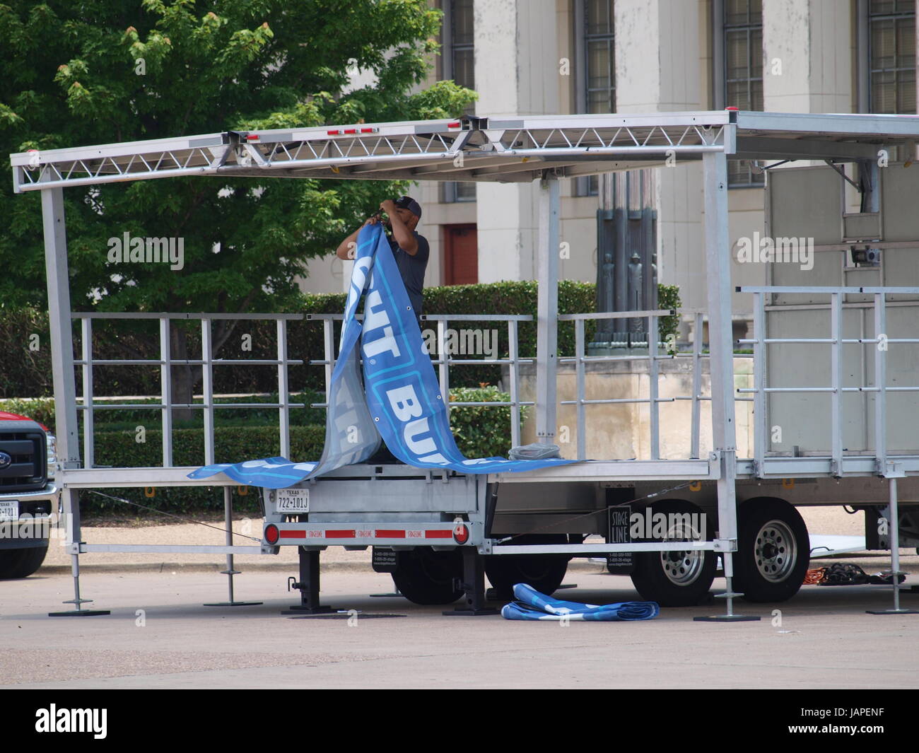 Dallas, USA, 7. Juni 2017: der Espanansa Brunnen vor das Hall of State Fair Park, wird eine von Kopf bis Fuß Wartung Überholung unterzogen. Dieses Wochenende ist die jährliche Geschmack von Dallas Food Fair und das Licht und Wasser Musikshow liegt in der Luft. Credit: Dallaspaparazzo / AlamyLive News Stockfoto