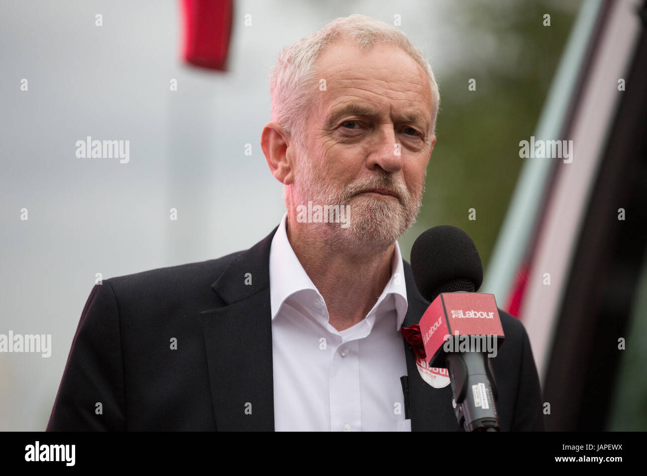 London, UK. 7. Juni 2017. Jeremy Corbyn, Führer der Labour Party, Kampagnen zur Unterstützung der Kandidaten Navin Shah in Harrow East am Abschlussabend der Wahlkampf für die Parlamentswahlen. Bildnachweis: Mark Kerrison/Alamy Live-Nachrichten Stockfoto