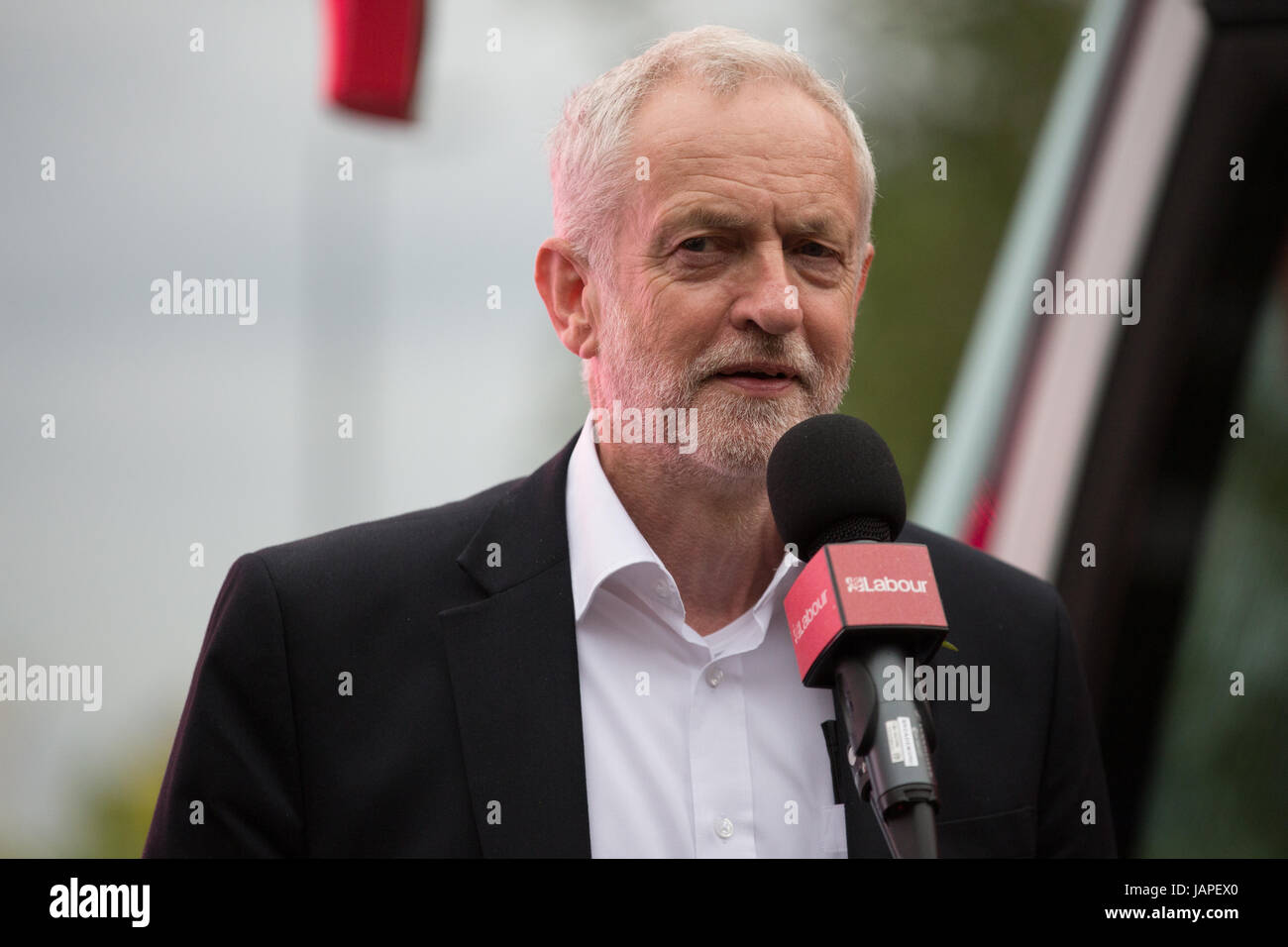 London, UK. 7. Juni 2017. Jeremy Corbyn, Führer der Labour Party, Kampagnen zur Unterstützung der Kandidaten Navin Shah in Harrow East am Abschlussabend der Wahlkampf für die Parlamentswahlen. Bildnachweis: Mark Kerrison/Alamy Live-Nachrichten Stockfoto