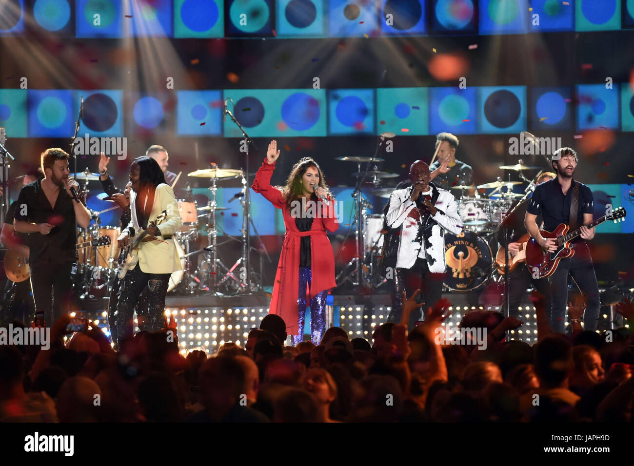 Nashville, TN, USA. 7. Juni 2017. 7. Juni 2017 - Nashville, Tennessee - Charles Kelley, Hillary Scott, Dave Haywood, Lady Antebellum, Earth Wind and Fire. 2017 CMT Music Awards statt Music City Center. Bildnachweis: Laura Farr/AdMedia Credit: Laura Farr/AdMedia/ZUMA Draht/Alamy Live-Nachrichten Stockfoto