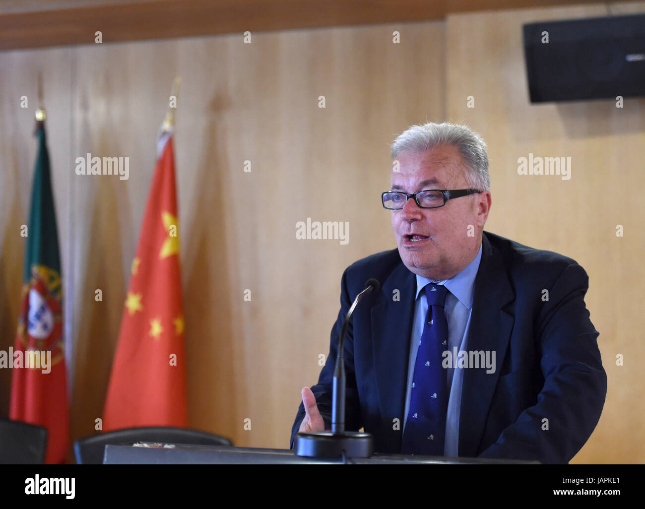 Lissabon, Portugal. 7. Juni 2017. Portugals Kulturminister Luis Castro Mendes spricht beim ersten Portugal-China-Literatur-Forum in Lissabon, Portugal, 7. Juni 2017. Bildnachweis: Zhang Liyun/Xinhua/Alamy Live-Nachrichten Stockfoto