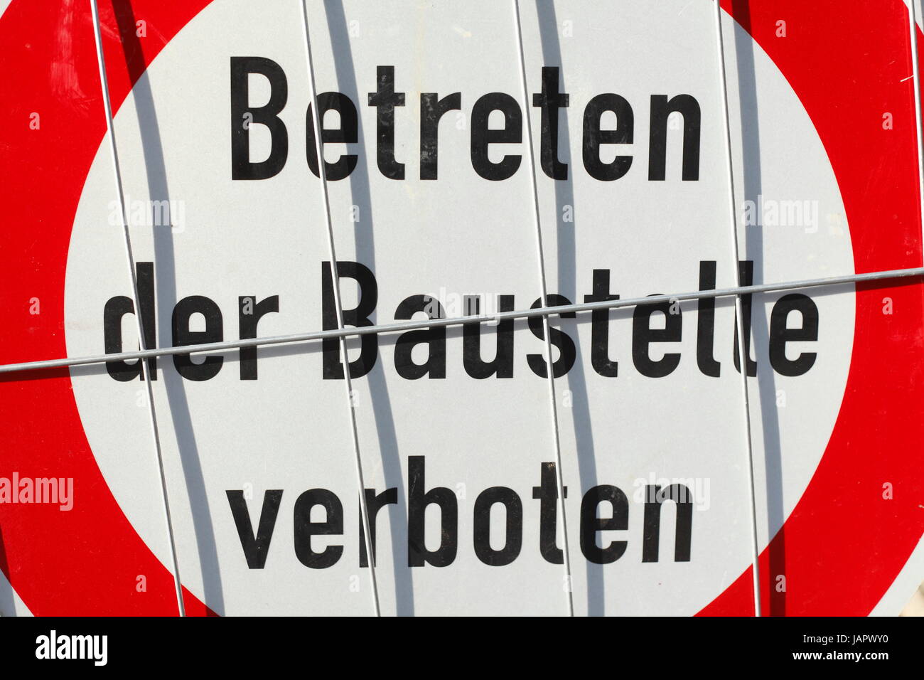 Schild Eingang der Baustelle verboten, Betreten der Baustelle verboten in deutscher Sprache Stockfoto