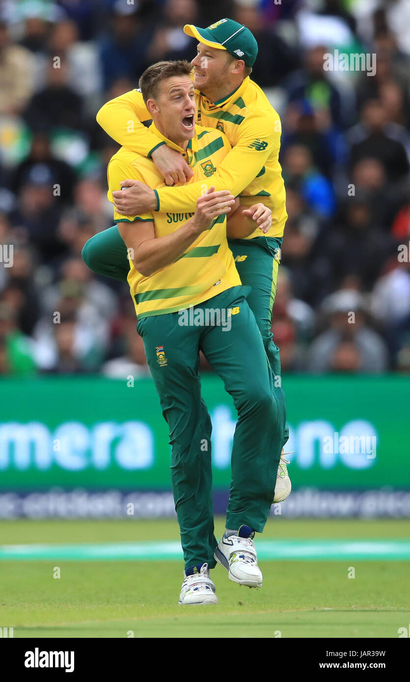 Südafrikas Morne Morkel feiert das Wicket Pakistans Fakhar Zaman während der ICC Champions Trophy, Gruppe B-Match bei Edgbaston, Birmingham. Stockfoto