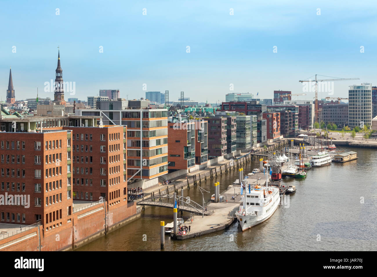 Hamburg, Deutschland - 17. Mai 2017: Museum Schiffe im Sandtorhafen Becken am HafenCity-Viertel. Stockfoto