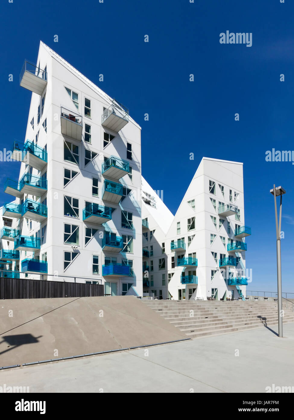 Aarhus, Dänemark - 2. Mai 2017: zeitgenössische Wohnarchitektur an neu entwickelten Hafengebiet. Der Komplex heißt 'isbjerget', die Danis Stockfoto