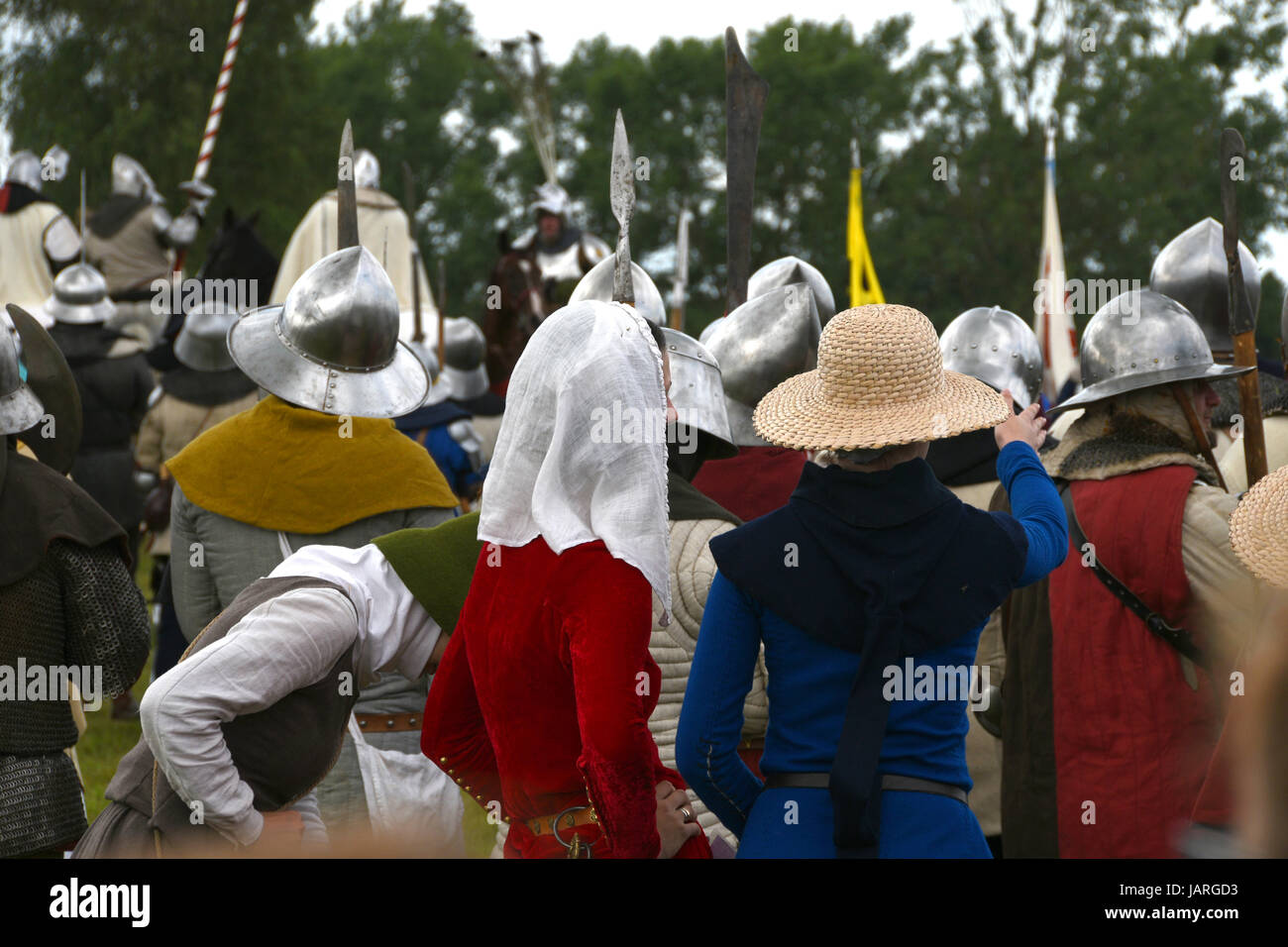 Schlacht von Grunwald. Zusammenstoß des Deutschen Ritterordens, Polnisch und Litauisch - modisch gekleidet mittelalterliche Damen Unterstützung ihrer tapferen Ritter. Stockfoto