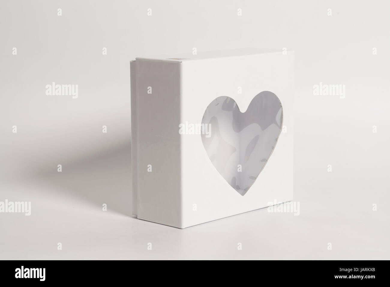 weißen Geschenkbox Papier auf weißem Hintergrund Stockfoto