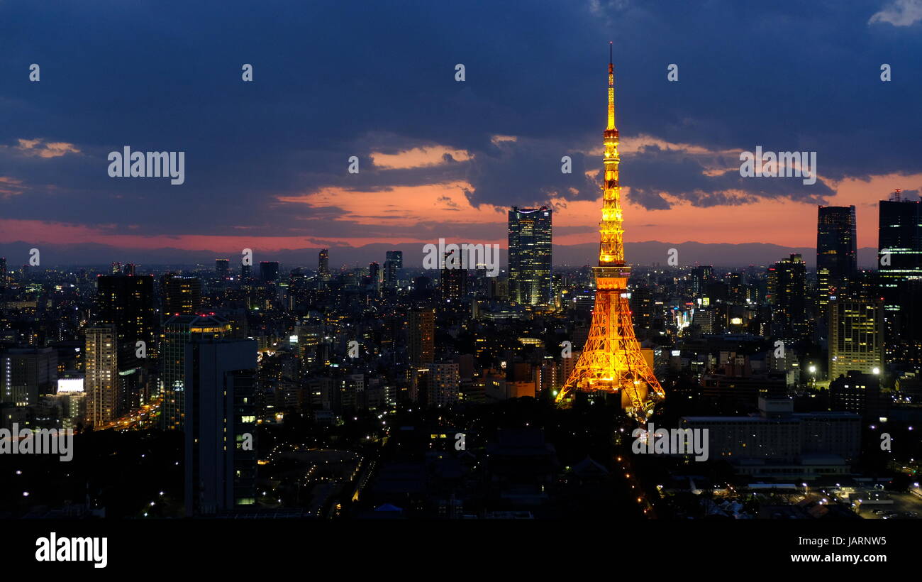 der majestätische Tokyo Tower Stockfoto