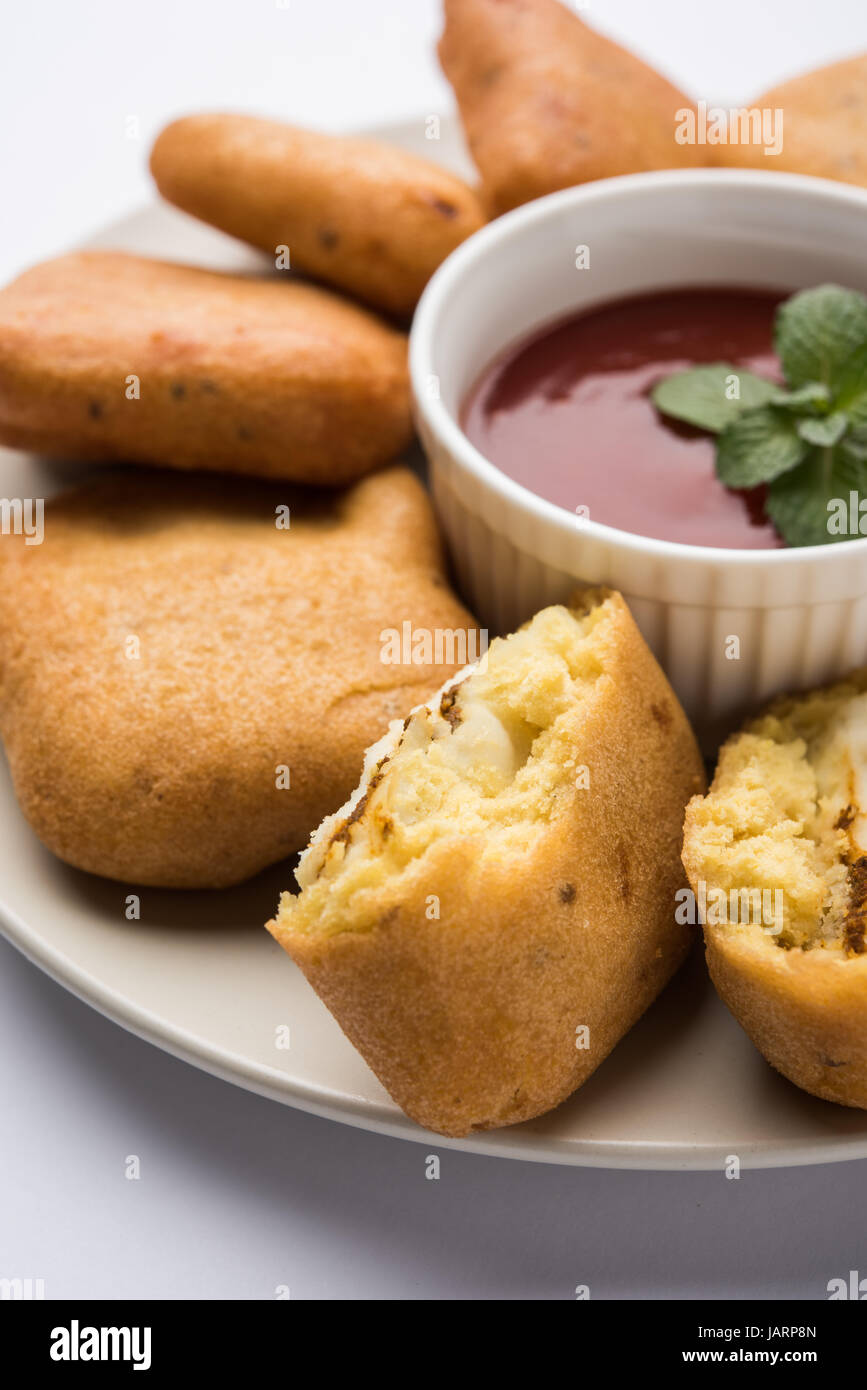 leckere Paneer Pakoda oder Hüttenkäse Pakoda, beliebter indischer snack Stockfoto