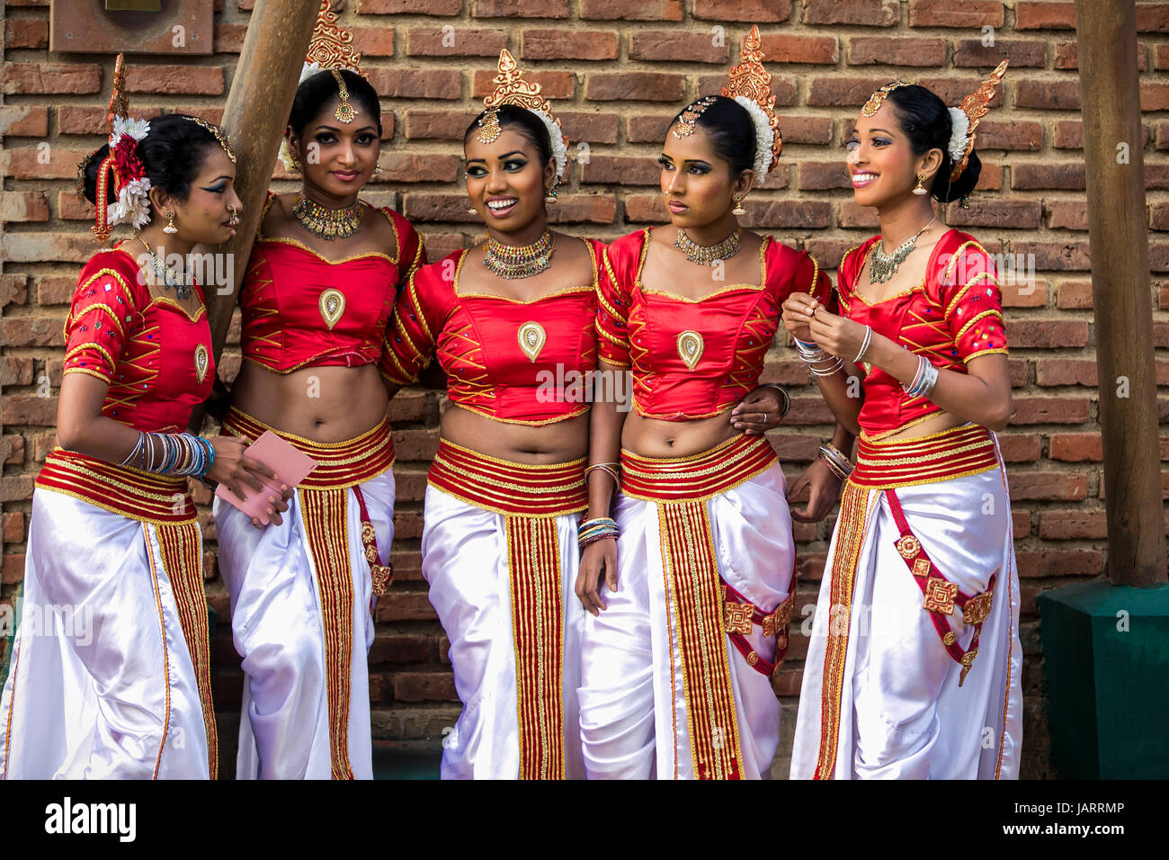 Traditionelle Tänzerinnen in Colombo, Sri Lanka Stockfoto