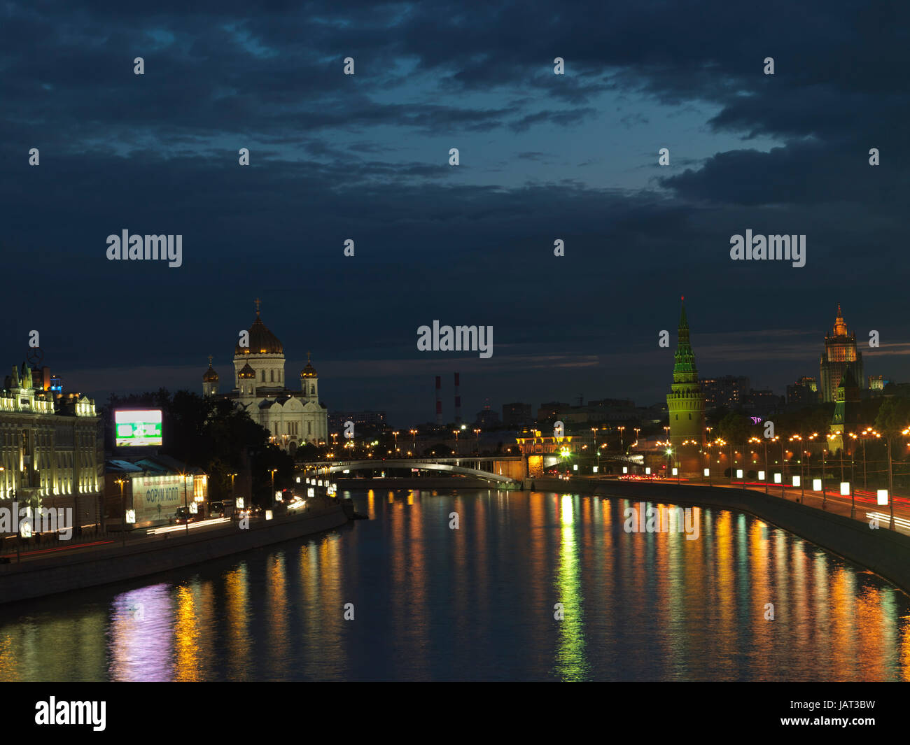 Kathedrale von Christus der Retter am Ufer des Moskwa-Flusses paar Blocks aus dem Kreml, Moskau, Russland, Europa Stockfoto