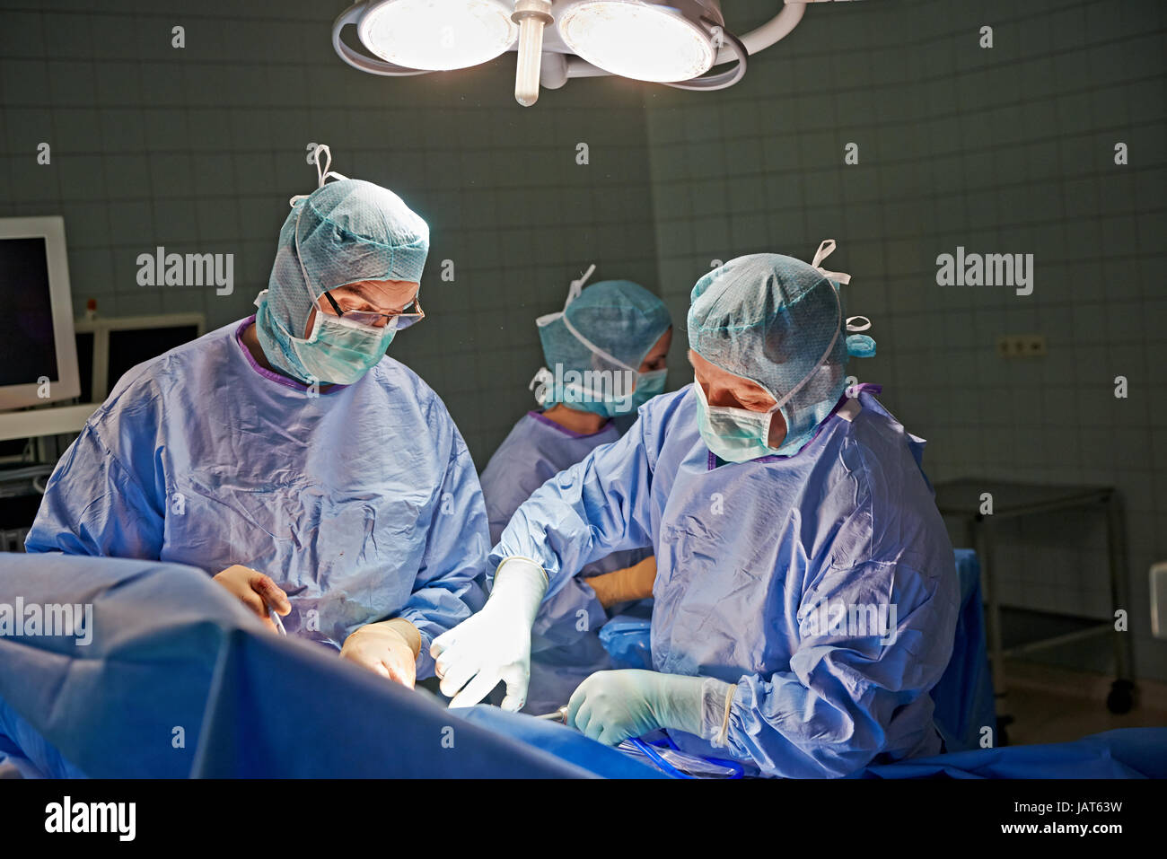 Team von Chirurgen und Krankenschwestern laparoskopische minimal-invasive Chirurgie Stockfoto
