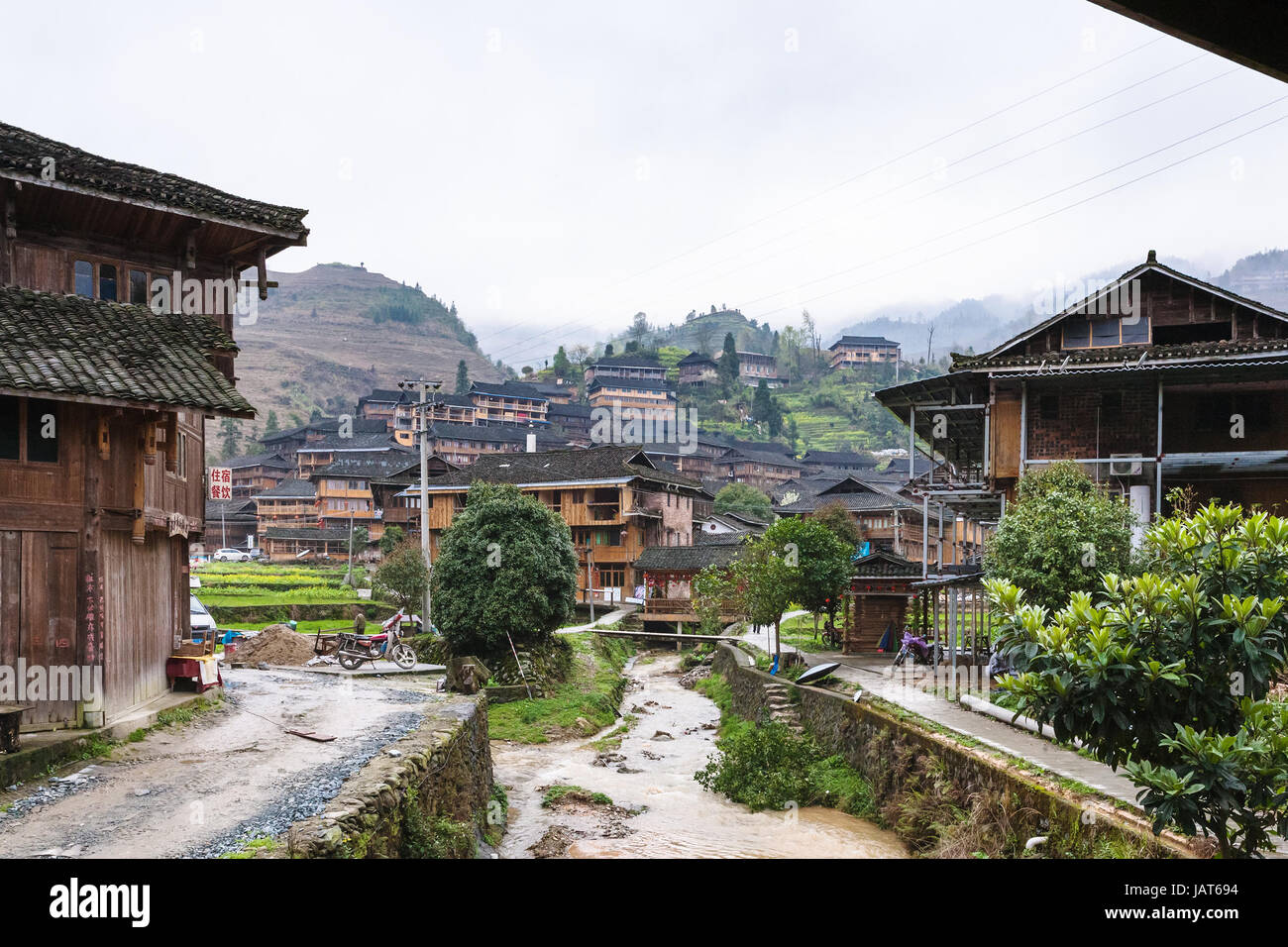 DAZHAI, CHINA - 23. März 2017: Blick auf Dorf Dazhai Longsheng im Frühjahr. Dies ist die zentrale Dorf in berühmten malerischen Gegend von Longji Reisterrassen in C Stockfoto