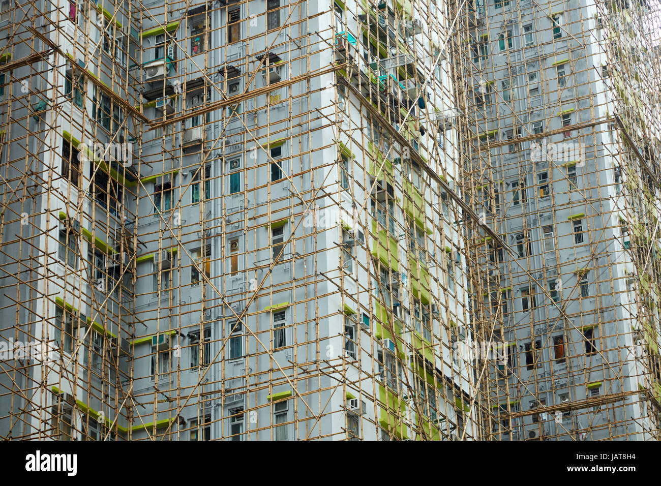 Bambus-Gerüst auf Wohnung Hochhaus, Kowloon, Hong Kong, China Stockfoto