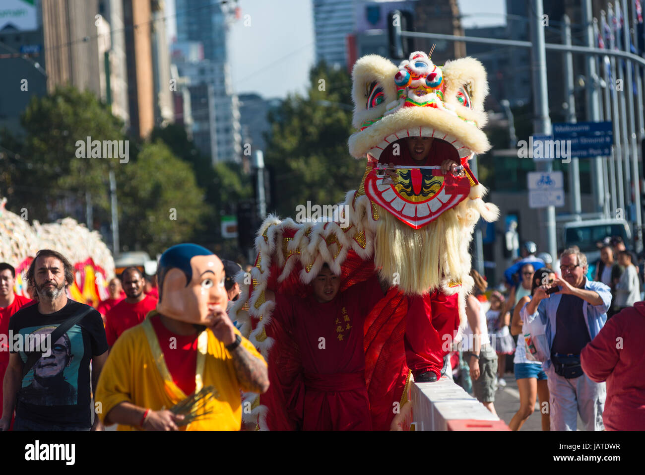 Melbourne, Australien. 13. März 2017. Der chinesische Drache war ein Höhepunkt der diesjährigen Moomba Parade. Stockfoto