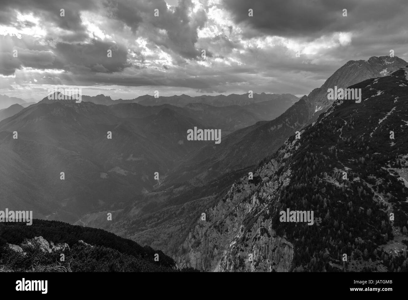 Stürmisches Wetter über die Berge in Slowenien Stockfoto