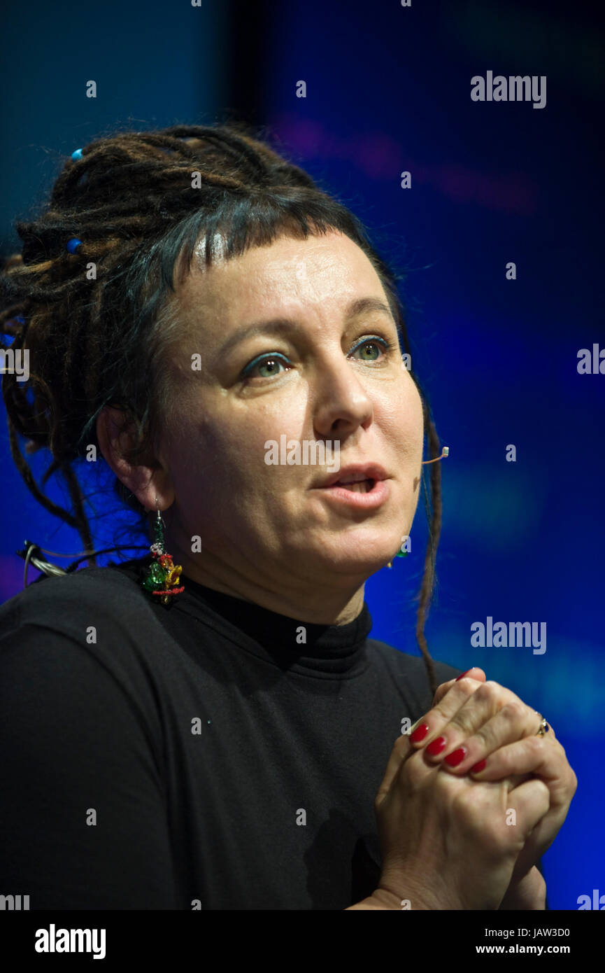 Die polnische Schriftstellerin Olga Tokarczuk sprechen auf der Bühne Hay Festival 2017 Hay-on-Wye powys Wales UK Stockfoto