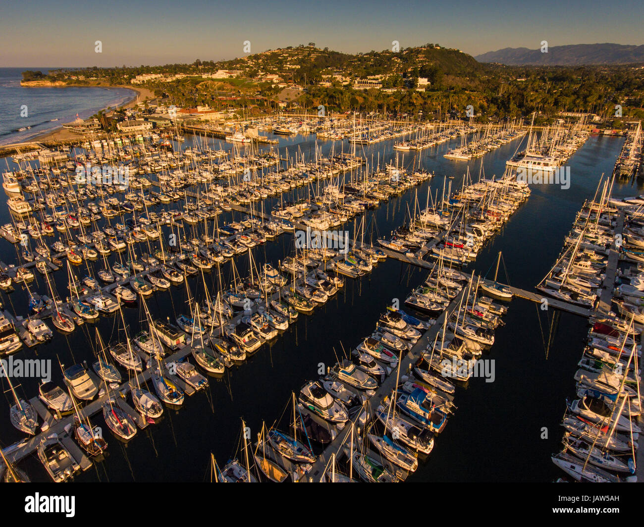 Luftbild der Boote im Hafen von Santa Barbara, Santa Barbara, Kalifornien Stockfoto